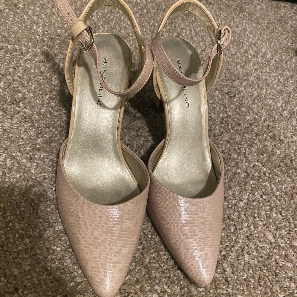 BANDOLINO SHORT STILETTO HEEL / Size 5.5
